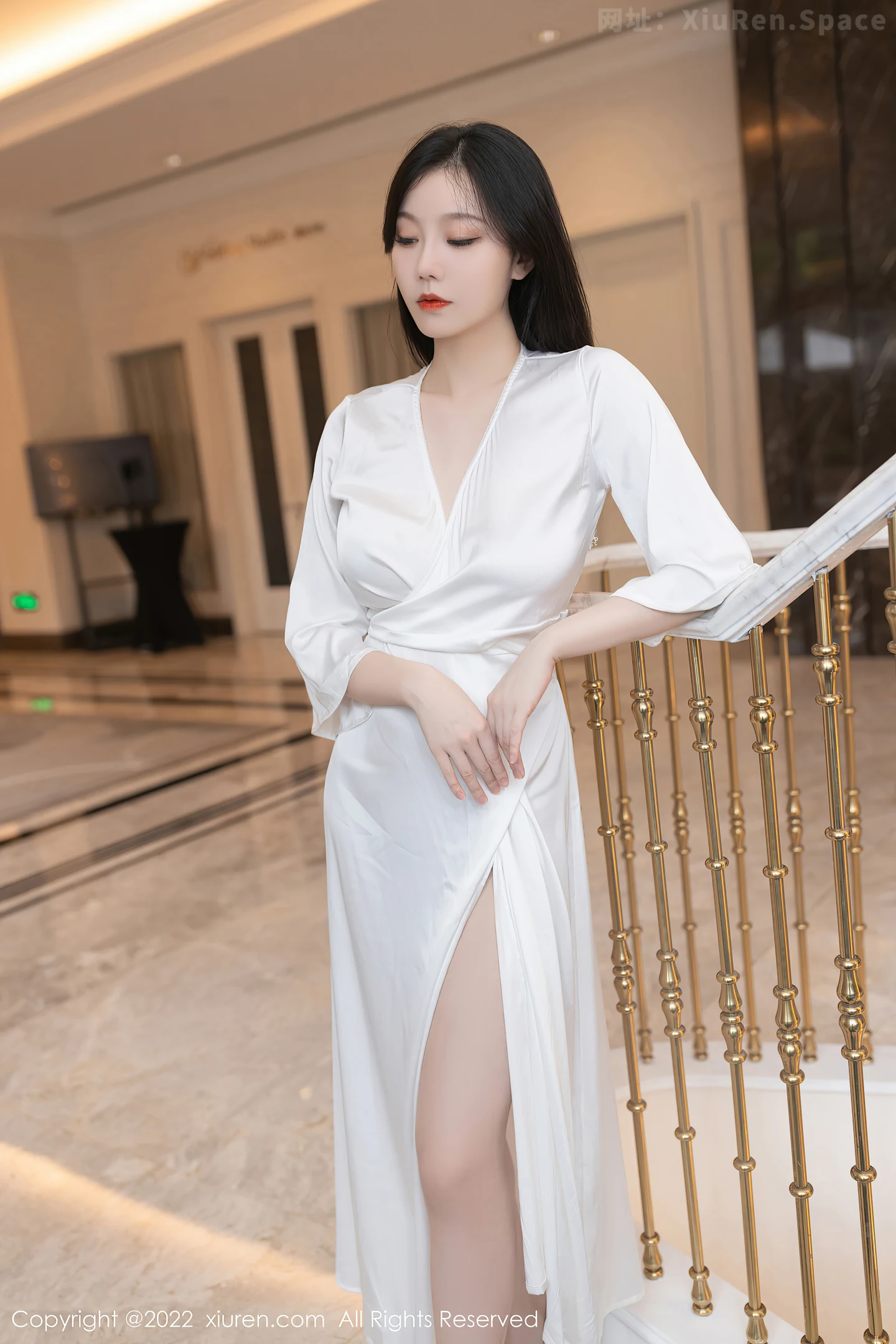 图片[4]-[XiuRen秀人网] VOL.5263 模特安然anran广州-云南旅拍丝质睡衣配无内肉丝惹火诱惑写真75P-秀人网官方网站